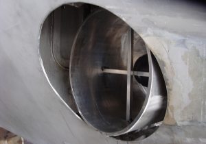 Bow thruster installation on a aluminium boat